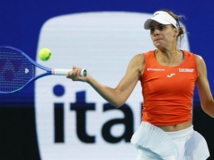 Magda Linette poza turniejem w Miami. Walczyła nie tylko z rywalką