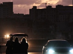 Wyspiarski kraj w ciemności. Mieszkańcy mają dość, "tak się nie da żyć"