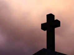 „Jezus ukrył się”. Dlaczego zasłaniamy krzyże na dwa ostatnie tygodnie Wielkiego Postu?