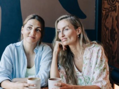 Dlaczego ludzie kochają plotki? Eksperci mówią jasno