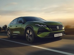 Nowy Peugeot 408 po liftingu: Bogatsze wyposażenie, ale cennik ani drgnął