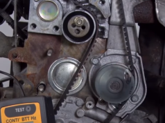 Prawidłowe uszczelnianie pompy wody i pomiar napięcia paska metodą częstotliwościową