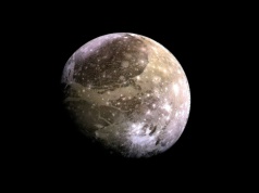 Kosmiczny spektakl na Ganimedesie. Zorze polarne na księżycu Jowisza potężniejsze, niż zakładano