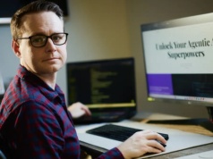 Rzuciłem pracę na wysokim stanowisku w wieku 36 lat i poszedłem na swoje. Agenci AI zajmują się wszystkim – od faktur po oferty