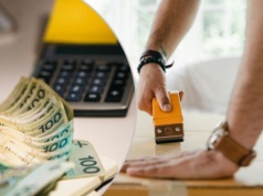 Milionerzy z garażu. Zwykli ludzie, którzy rozbili bank w internecie