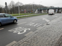 Motocyklem na buspas? Kierowcy wciąż nie wiedzą, kiedy to legalne