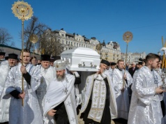 Ukraina: tysiące duchownych i wiernych pożegnało patriarchę Filareta