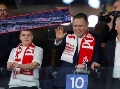 Nawrocki znów obrywa od kiboli. "Lech Poznań pamięta"