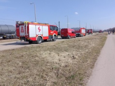 Poranna interwencja strażaków przy cysternach kolejowych w Woli Rzędzińskiej