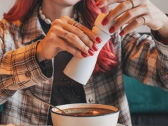 Nagła ochota na słone przekąski? Organizm daje ci ważny znak