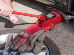 Wymiana opon w elektryku? Jeden błąd może kosztować fortunę