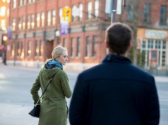 To jeszcze wielbiciel czy już stalker? 5 wskazówek, jak odróżnić zauroczenie od „przestępstwa chorej miłości”