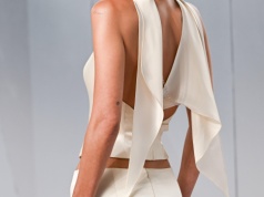 Bella Hadid nową globalną ambasadorką znanej marki: Promuję produkty, w które wierzę