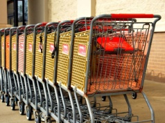 To chce zrobić z niedzielami handlowymi. Petycja trafiła do Sejmu, Polacy nie będą zadowoleni