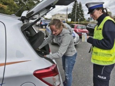 Policja sprawdza trzy rzeczy w aucie. Stracisz przez nie dowód rejestracyjny