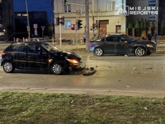 Zderzenie aut we Włochach szybko zamieniło się w policyjną zagadkę