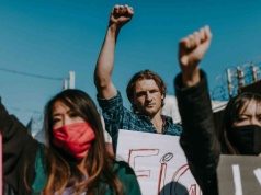 Autorytaryzm ma dwa oblicza. Jedno było długo ignorowane