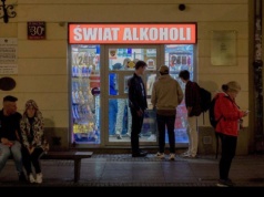 Prohibicja w centrum Warszawy. Sklep "magicznie" zmienia się w lokal gastronomiczny