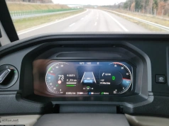 Ciężarówki mają zwolnić o 10 km/h – eksperci od paliw przywołali pomysł sprzed lat