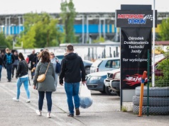Awantura o jeden z niewielu torów samochodowych w kraju. Są dwie petycje - jedna o zamknięcie, dra o jego uratowanie