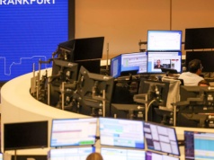 Podaż zdominowała parkiety w Europie. Drożejąca ropa i gaz pogłębiają spadki indeksów