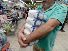 Urlop z łaski, L4 nie istnieje. Paweł zdradza prawdę o pracy merchandisera. „Przychodziłem do sklepu chory tak bardzo, że koleżanki wyganiały mnie do domu”