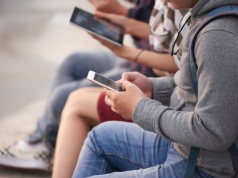 Zakaz używania telefonów w szkołach. 'To zamulacz mózgu’