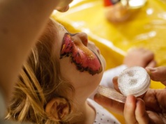 "Płuca brokatowe” to nie żart. Lekarze alarmują po szokującym przypadku dziecka