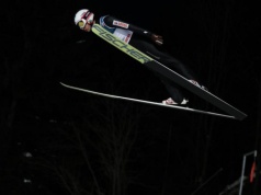 PŚ. Loty w Vikersund. Kompromitacja polskich skoczków. Niedzielny konkurs odwołany