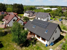 Ogniwa fotowoltaiczne degradują dwukrotnie wolniej niż szacowano. Sprytny ten Czerniak z „okresem trwałości”