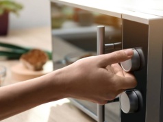 Nie wkładaj tego do mikrofalówki. Onkolog ostrzega