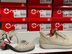 Leciutkie jak piórko, a stylowe i przecenione - ażurowe półbuty Rieker tańsze aż o 80 zł