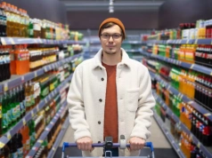 Sklepy stacjonarne wciąż silne. Polacy nie rezygnują z zakupów offline