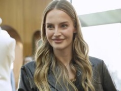 To doskonała alternatywa dla klasycznego trencza. Pisarek już ją nosi