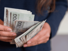 Dodatkowe pieniądze dla kobiet. ZUS dopłaca ponad 1000 zł do emerytury. Sprawdź, czy się kwalifikujesz