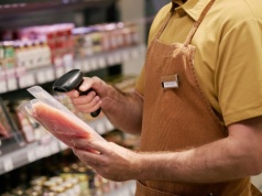 Dyskonty pilnie szukają magazynierów. Takie pensje "na start" oferuje Biedronka, Lidl, Dino i Aldi