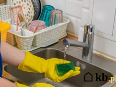 Większość Polaków myje naczynia w zły sposób. Skutki są obrzydliwe