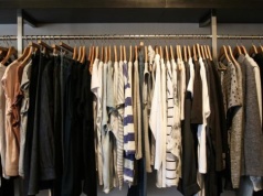 Czy sklepy stacjonarne znikną? Raport pokazuje wyraźny trend