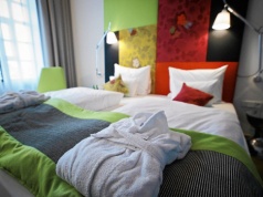 Koniec z ciasną sypialnią. Jak optycznie powiększa wnętrze w kilka chwil?