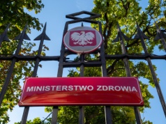 Zakaz e-papierosów jednorazowych i saszetek. Projekt resortu zdrowia już w Sejmie