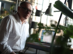 Polonista ścigany przez PiS: muszę zdobyć inny zawód. Rząd się boi, zmian w szkole nie będzie