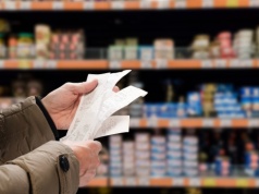 "Polakom opłaca się tam kupować". Na pewno? Sprawdziliśmy, gdzie jest taniej