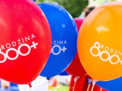 Podwójne wypłaty 800 plus w kwietniu. To nie pomyłka, ZUS tłumaczy