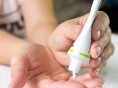 Mamy i babcie używały, by wygładzić zmarszczki. Kupisz w aptece za kilka złotych