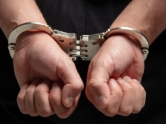 Rozpoznali go po służbie. Poszukiwany 46-latek zatrzymany pod sklepem