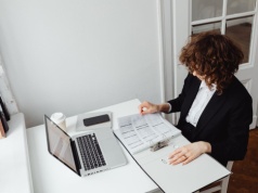 AOTMiT zbiera dane o wynagrodzeniach w ochronie zdrowia. Placówki muszą raportować zarobki