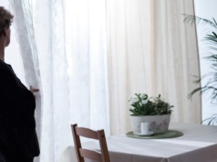 Spała obok niego latami. "Samotność doprowadziła mnie do granicy”