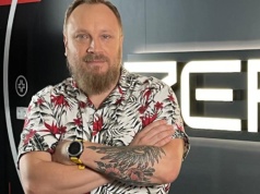 Minister Klimczak pudruje trupa