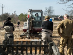 Trwają poszukiwania zbiorowej mogiły Polaków w Ugłach na Wołyniu