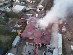 Pożar zakładu cukierniczego pod Warszawą. Z ogniem walczyło 11 zastępów straży pożarnej